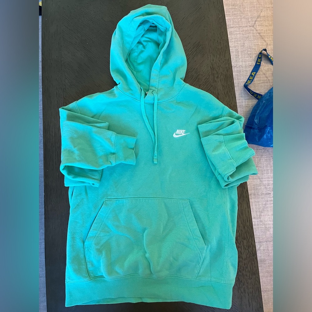 Women’s Nike Sweatshirt. Size Medium